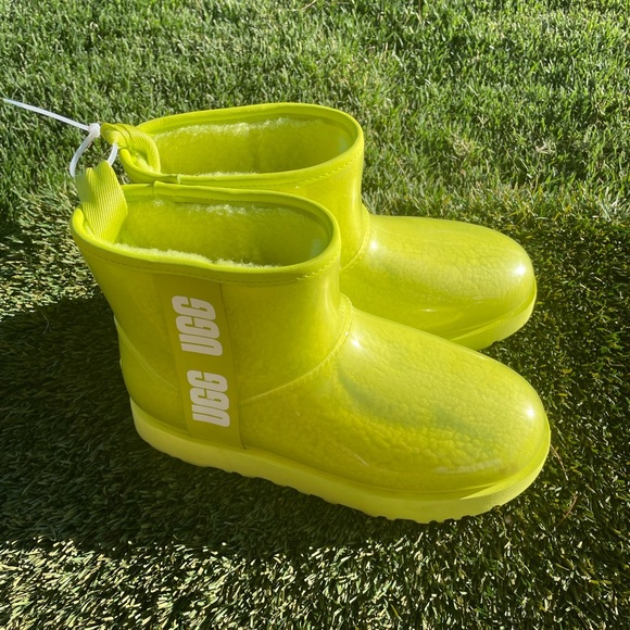Women's UGG Classic Clear Mini Boots sz